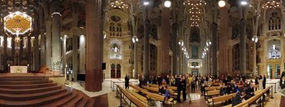 1: 20241203_203900p_sagrada_familia.jpg