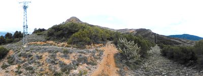 28: 202602091526_aquesta_exposada_torre_rep_molts_llamps_que_provoquen_avaries_agafem_el_cami_que_volta_el_barranc_per_dalt.jpg
